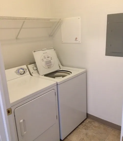 Senate Place Apartments — Photo 26