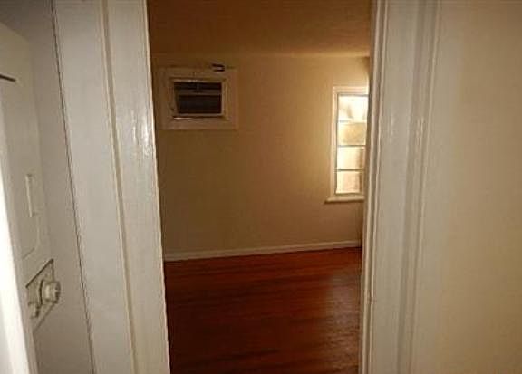 2nd image of 985 Indian Beach Dr