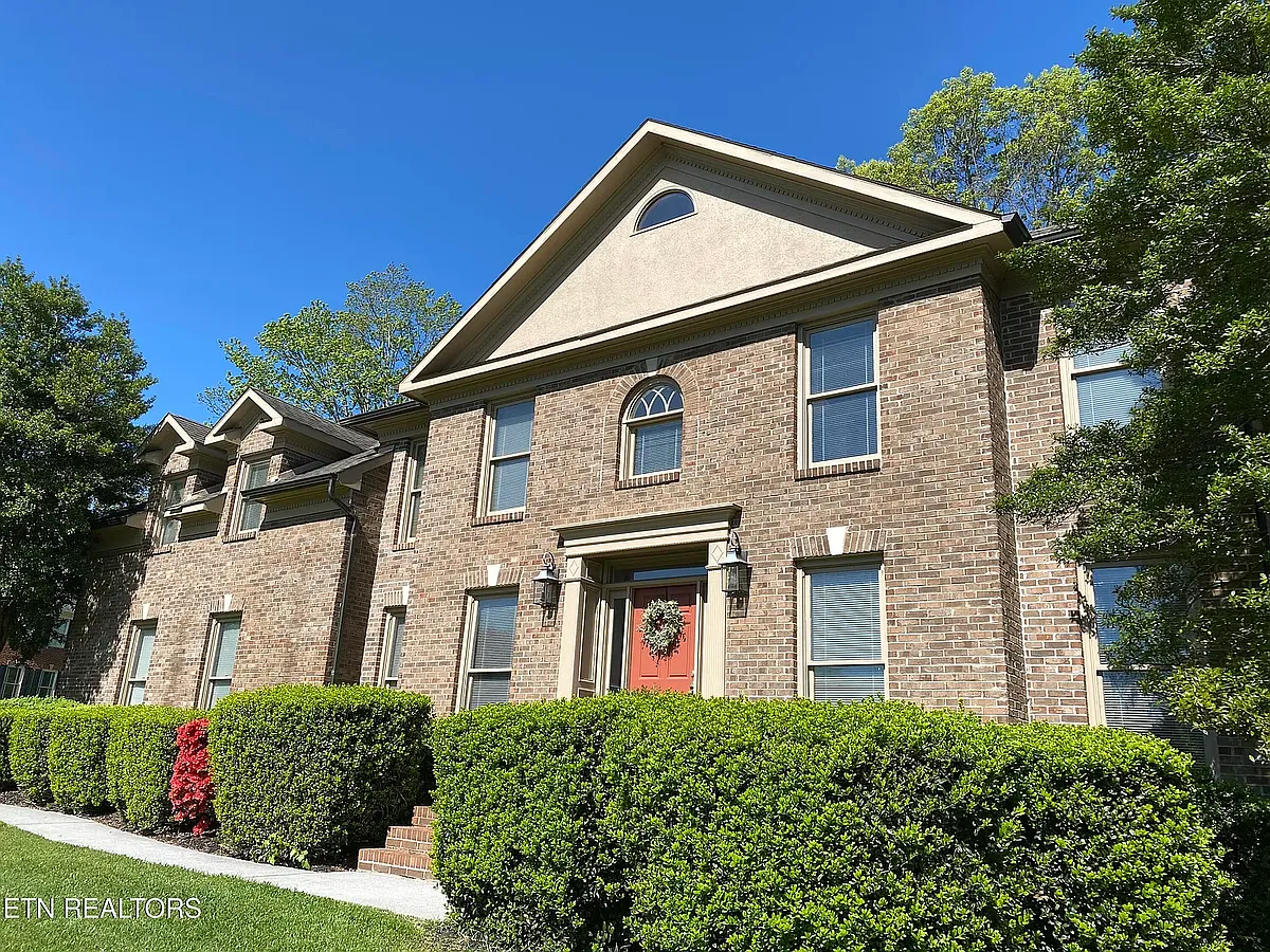 Building Photo - 1300 Knightsbridge Dr