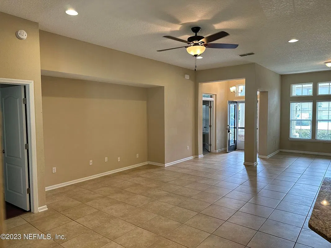 4 bed, 2.0 bath, 2071 sqft, $2,450 — Photo 4