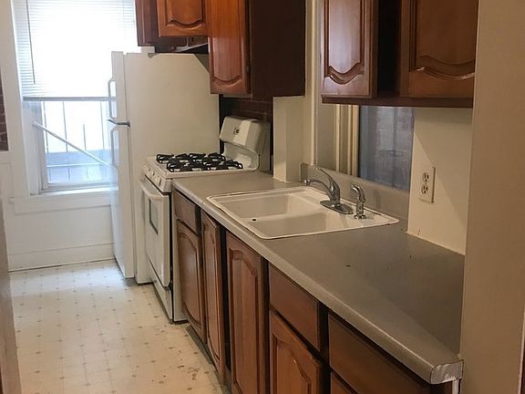 5th image of 1416 Emerson St APT A