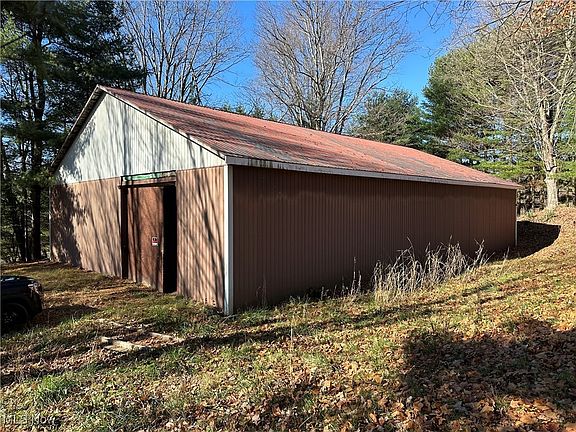 2nd image of 905 Pearl Dr