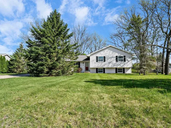 W5512 Gema Drive, Pardeeville, WI 53954