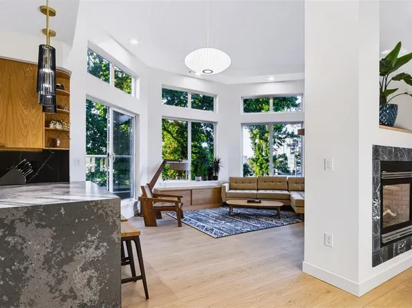60 Dallas Rd #15, Victoria, BC V8V 1A2
