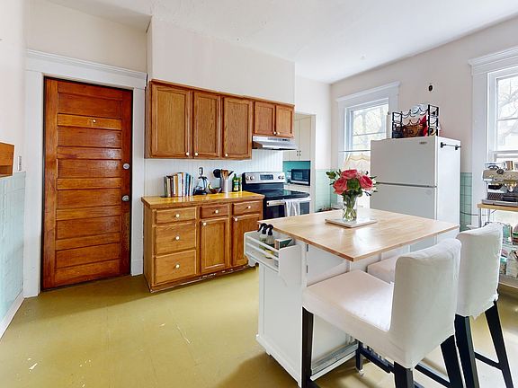 4th image of 181-183 Nicoll St #2