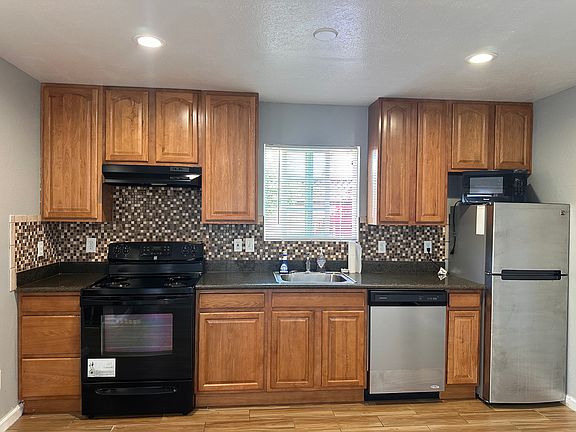 5th image of 255 Edwin Way