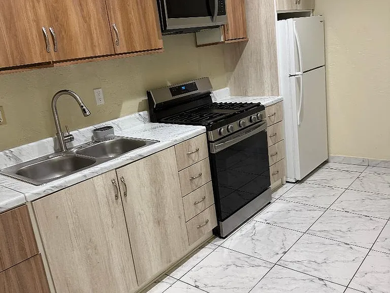 1743 Ross Ave — Photo 4
