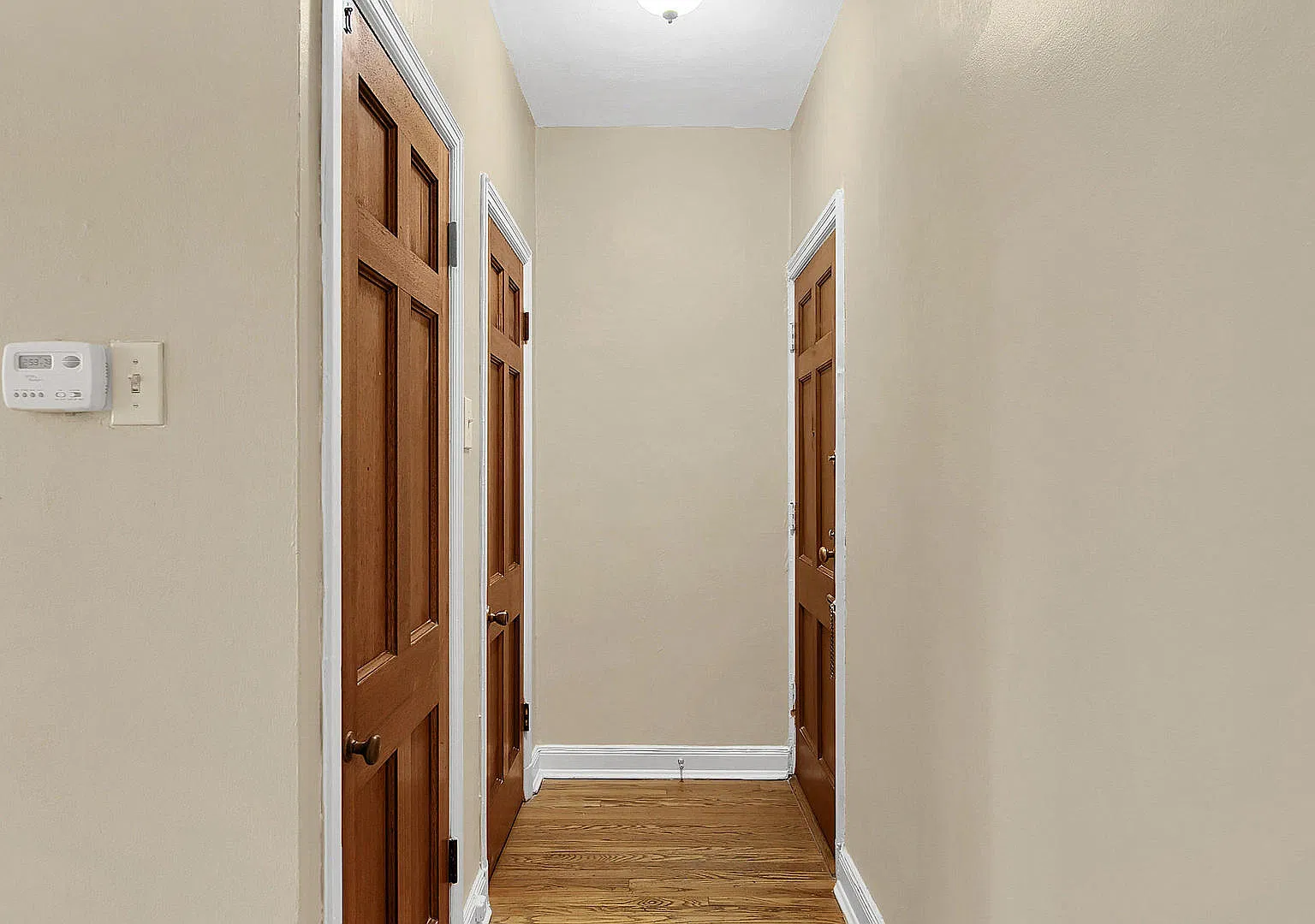 (560) 8161 Whitburn Dr — Photo 3
