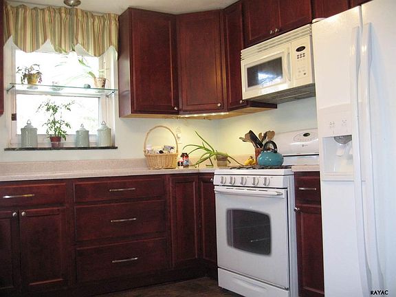 4th image of 15442 Magnolia Dr
