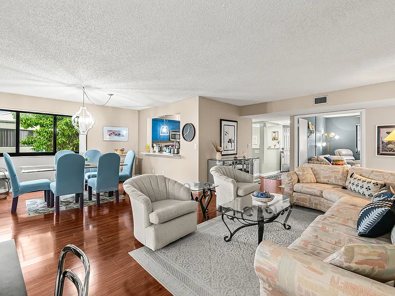5687 Fairway Park Dr — Photo 3