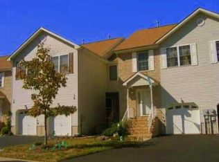 18 Lakeview Dr, Helmetta, NJ 08828