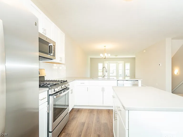27 Ashbourne Dr — Photo 10