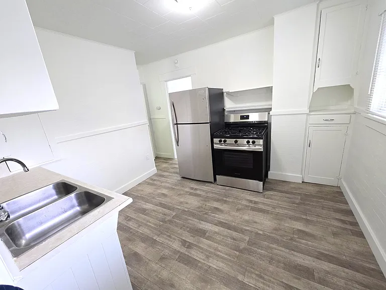 1127 Buena Vista Ave — Photo 3