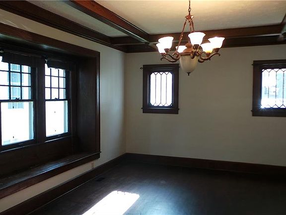 5th image of 606 Clark St