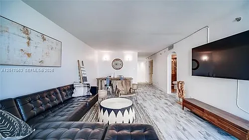 2401 Collins Ave Photo 1