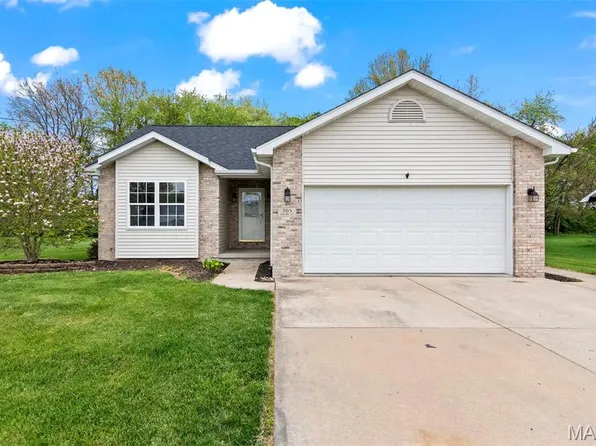 705 Fulton St, Gillespie, IL 62033