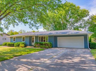 1028 N Madison St, Stoughton, WI 53589