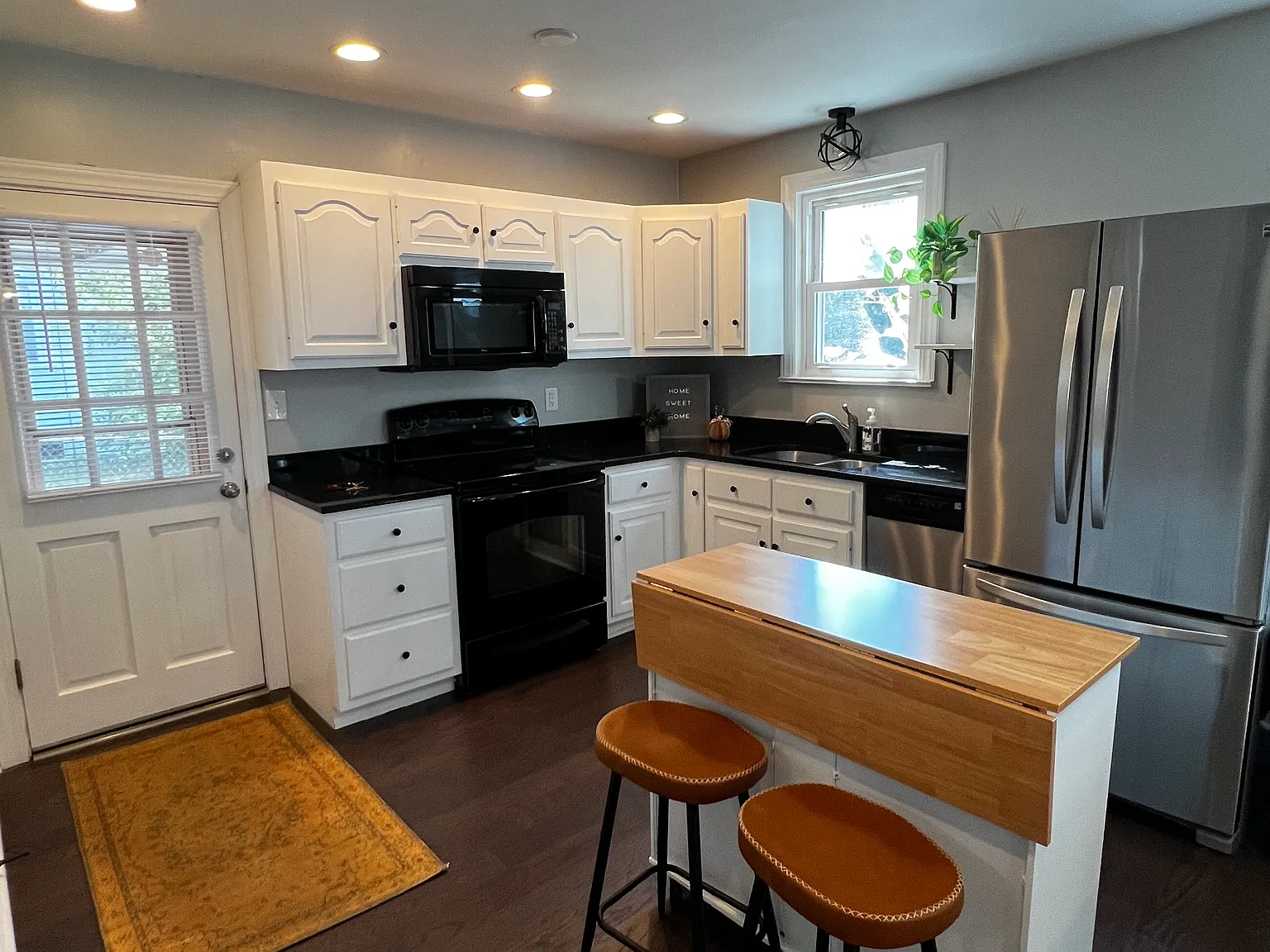 3 bed, 1320 sqft, $2,550 — Photo 4
