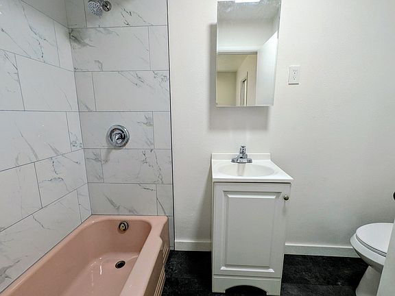 2nd image of 2611 Canterbury Ln #2612