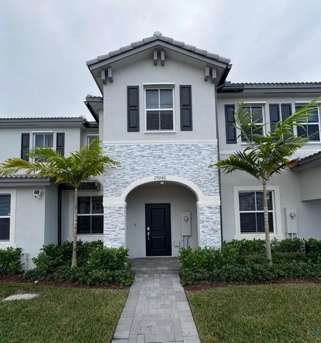 4 bed, 2.5 bath, 1599 sqft, $3,300 — Photo 1