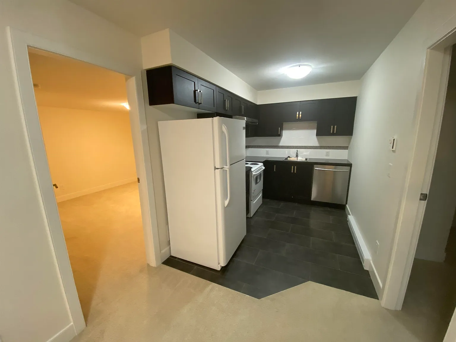 2 bed, 1000 sqft, $1,700 — Photo 2