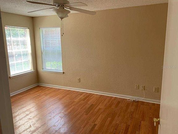 4th image of 4225 Thornbriar Ln APT O112
