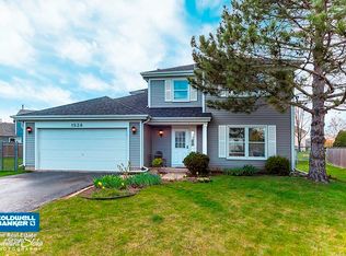 1538 Hollytree Ln, Crystal Lake, IL 60014