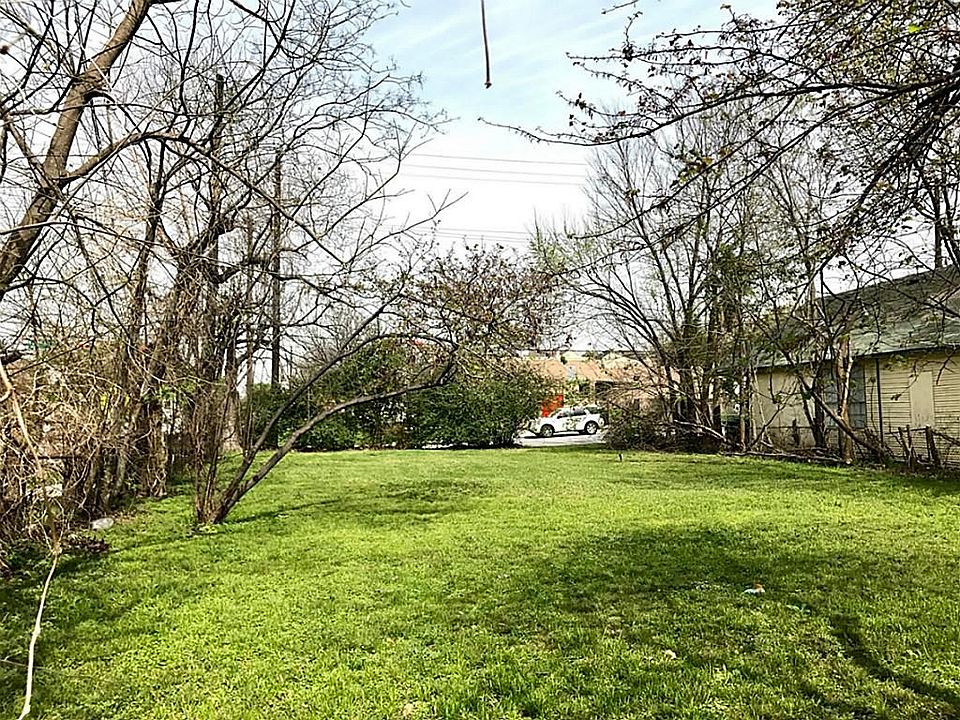 looking  at  front of the lot  Larkin