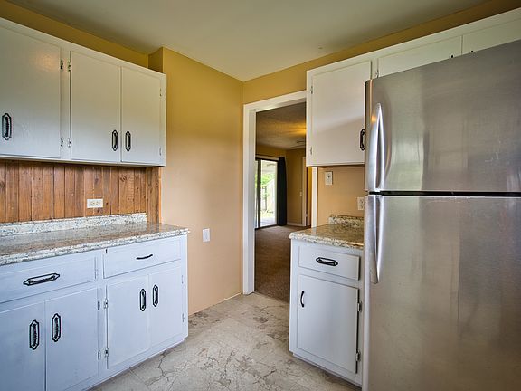 5th image of 300 N Vermont Ave