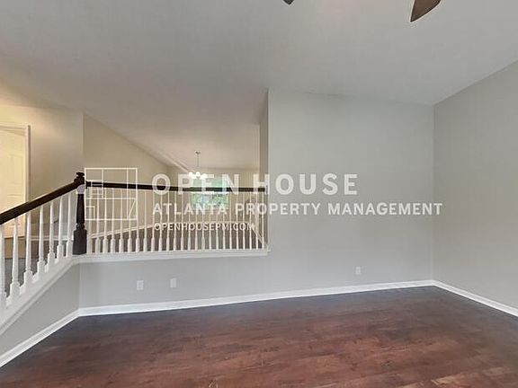 3rd image of 1735 Cedar Hl