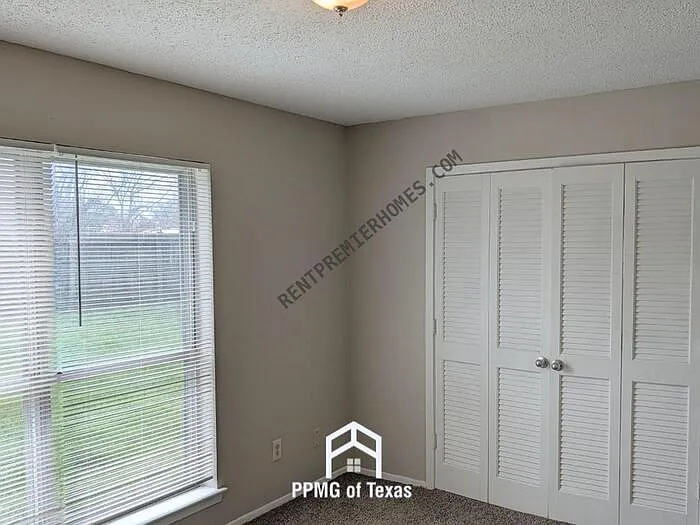 6912 Westglen Dr — Photo 4