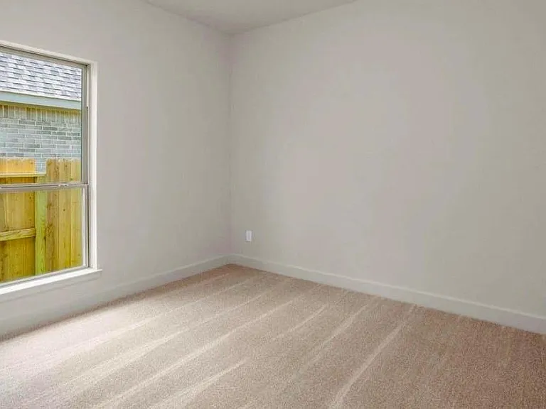 1638 Lorenzo Ln — Photo 8