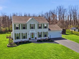 7609 Whispers Ln, Ontario, NY 14519