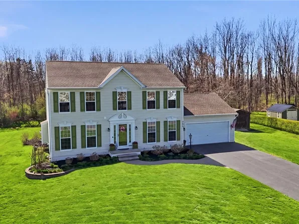 7609 Whispers Ln, Ontario, NY 14519