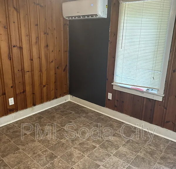 211 E Brooks St #F — Photo 5