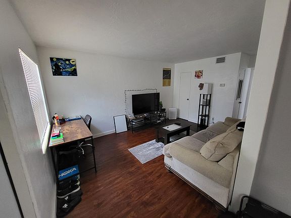 4th image of 159 17th Ave S