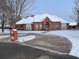 8 NW Scenic Ridge Dr, Lawton, OK 73505