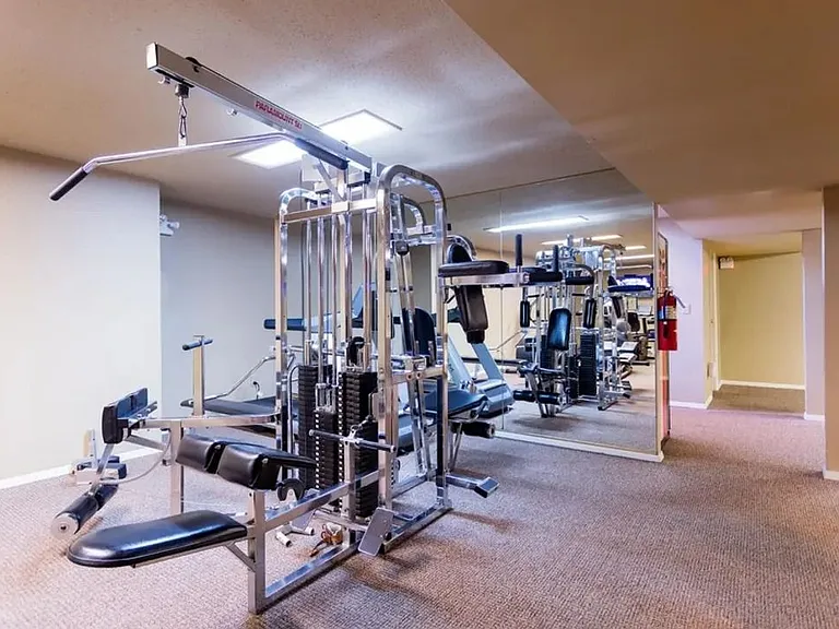 24/7 Weight/Cardio Facility