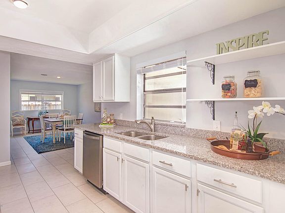 3rd image of 116 Anona Pl