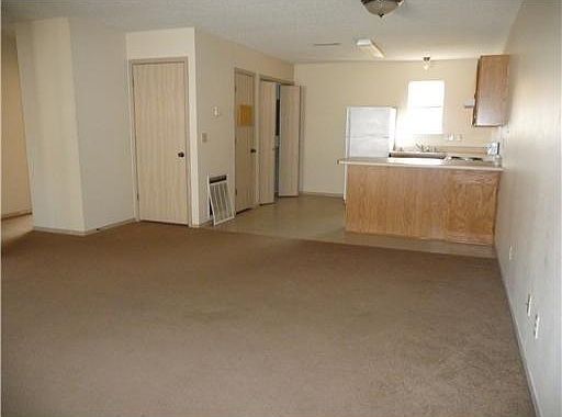 2nd image of 609 Westfield Pl #B