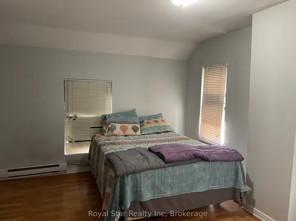 13 Young St, Halton Hills, ON L7J 2G5