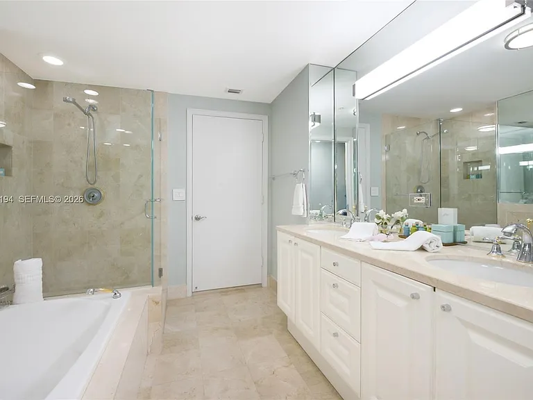 3400 SW 27th Ave #1003 — Photo 8