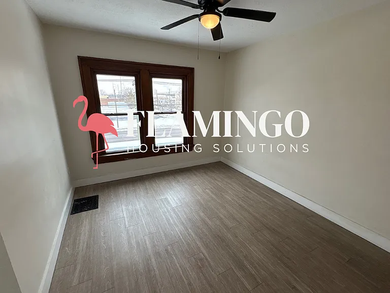 1422 E 3rd St — Photo 15