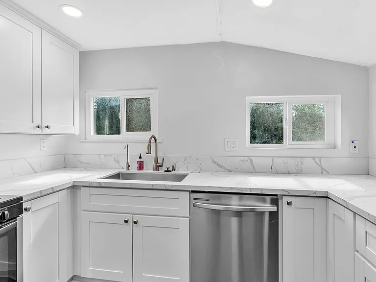 1224 Willowside Ter — Photo 11
