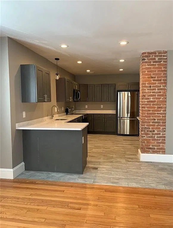 2 bed, 1.0 bath, 1242 sqft, $2,300 — Photo 3