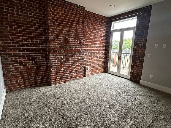 5th image of 1509 E Superior St #400