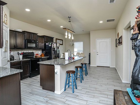 4th image of 13610 Avenue U