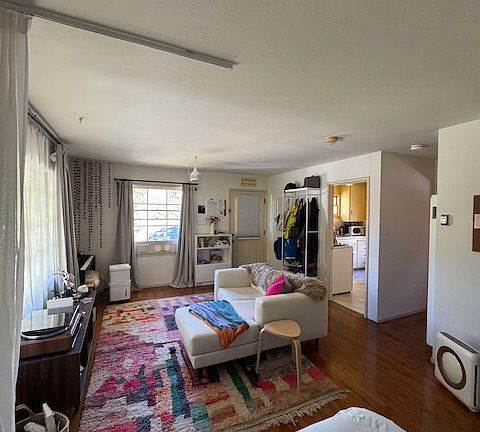4th image of 1621 Woodland Ave