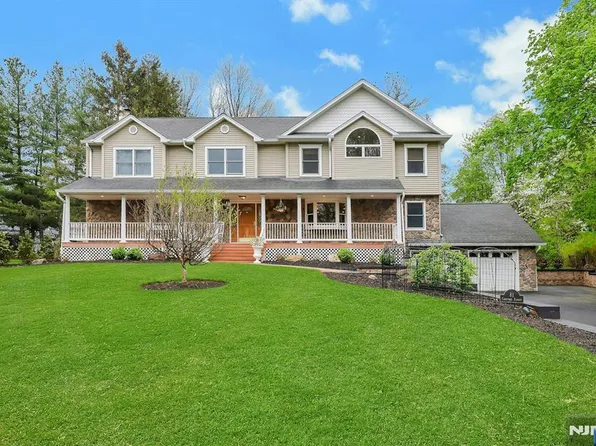 81 Chestnut St, Allendale, NJ 07401