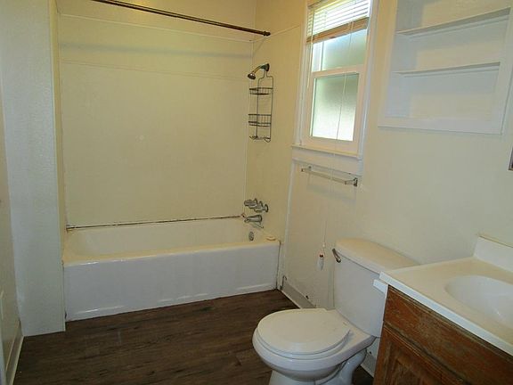 4th image of 832 E Grangeville Blvd